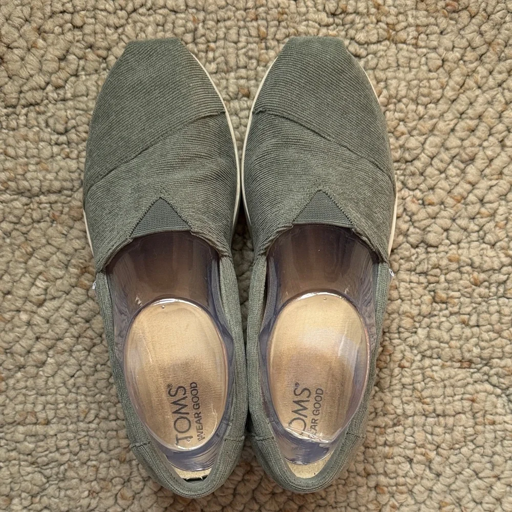 TOMS Women's Micro Corduroy Alp Midform Slip On Shoe